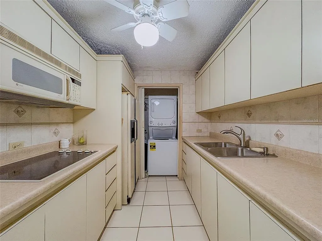 3 bed, 1.0 bath, 914 sqft, $975 — Photo 4