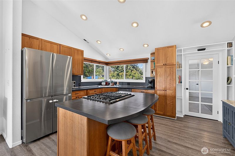 4th image of 503 Gove Street