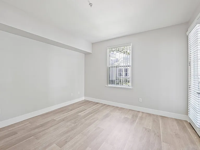 Kensington Apartments — Photo 13