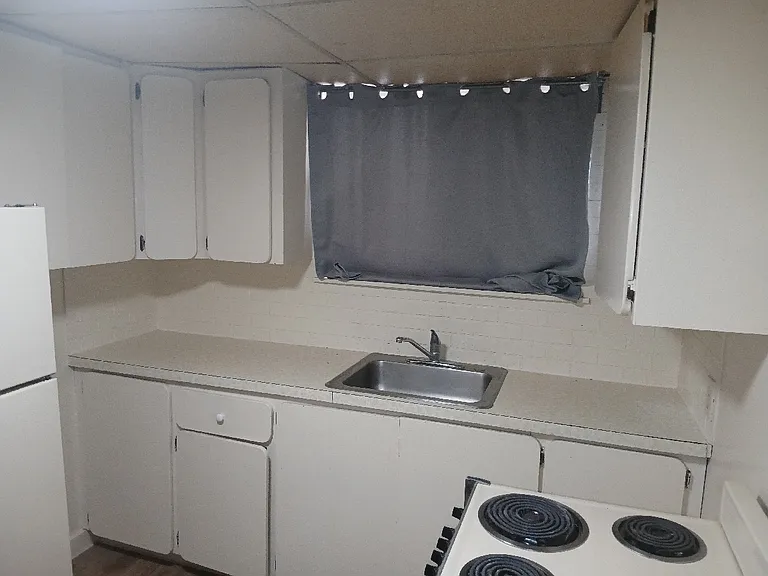 380 S Wagon Wheel Dr #4 — Photo 7