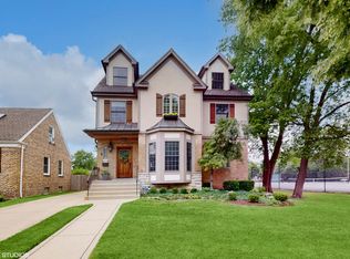 8 Elder Ln, La Grange, IL 60525