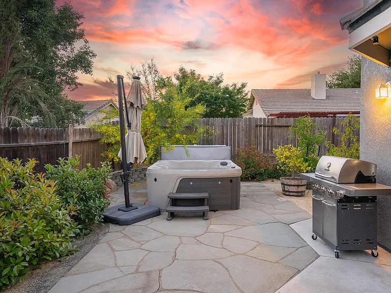 837 Sycamore Canyon Rd — Photo 43