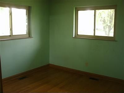 5th image of 8 Villa Dr