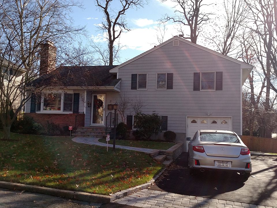 1st image of 2 Hill Ct