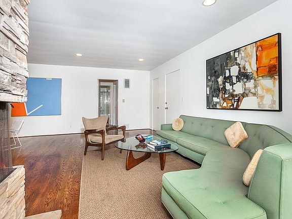 5th image of 936 N San Vicente Blvd #12