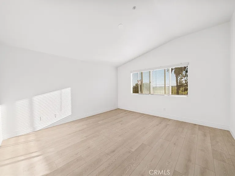 6766 Royal Crest Ct — Photo 32