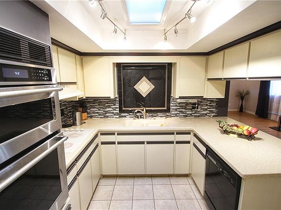 3rd image of 1201 Kapok Cir