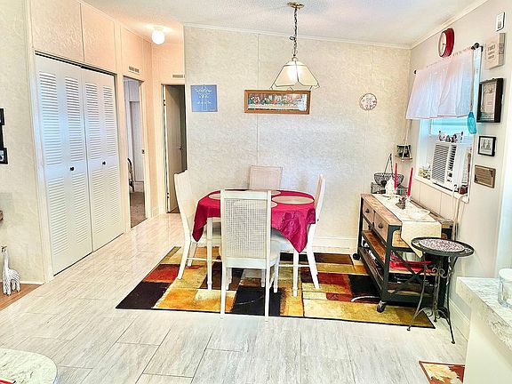 5th image of 1726 Conifer Ave #21
