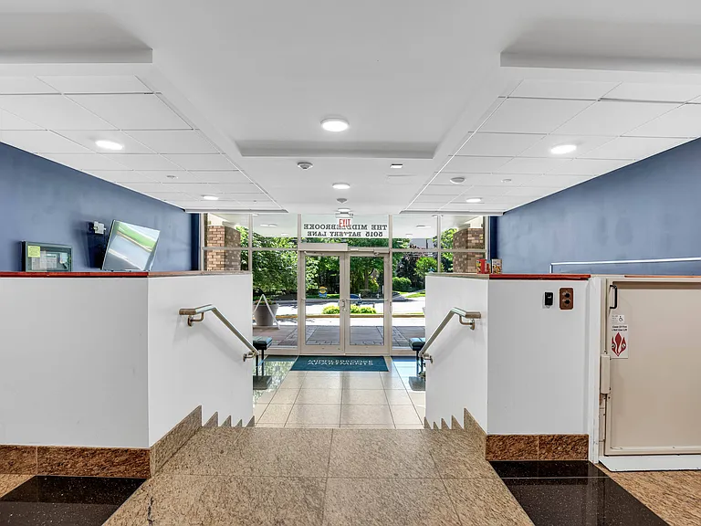 Middlebrooke Apartments — Photo 18
