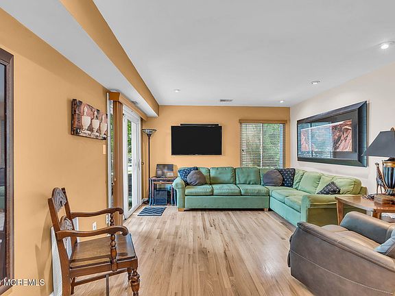 3rd image of 4 Newport Court