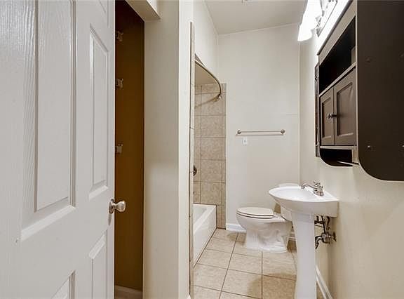 4th image of 5529 Woodlawn Pl