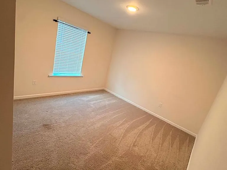 305 Lantana Ct — Photo 16