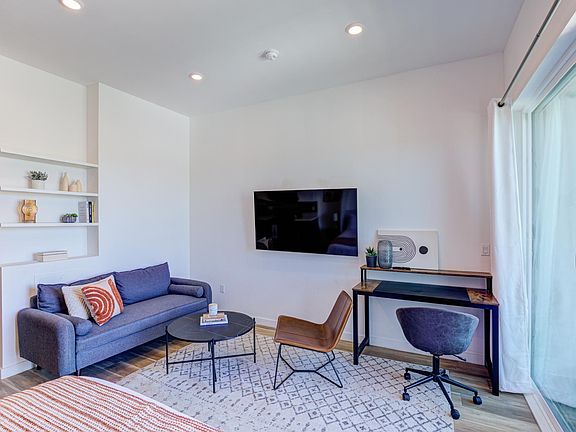 5th image of 252 N Hoover St #211