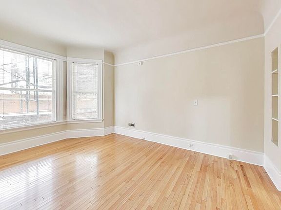 3rd image of 528 Ashbury St #1