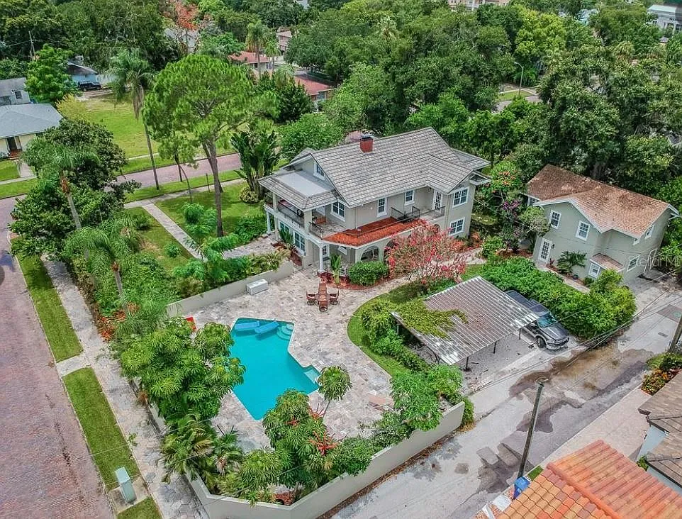 8 bed, 4743 sqft, $12,400 — Photo 2