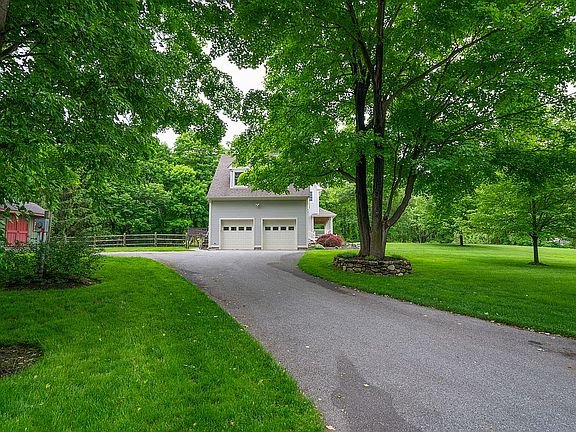5th image of 2 Lyons Farm Ct
