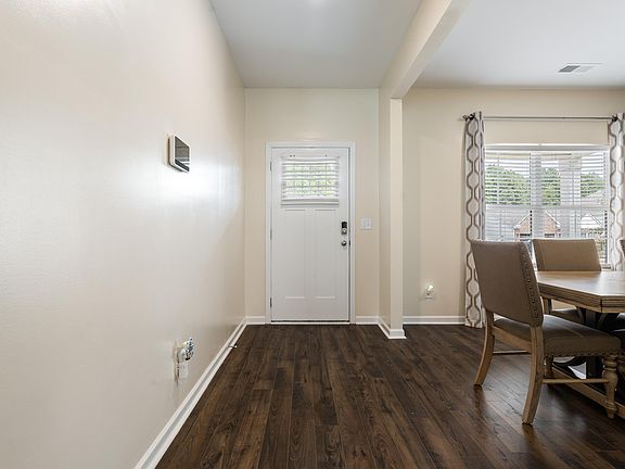5th image of 1056 Flyway View Ln