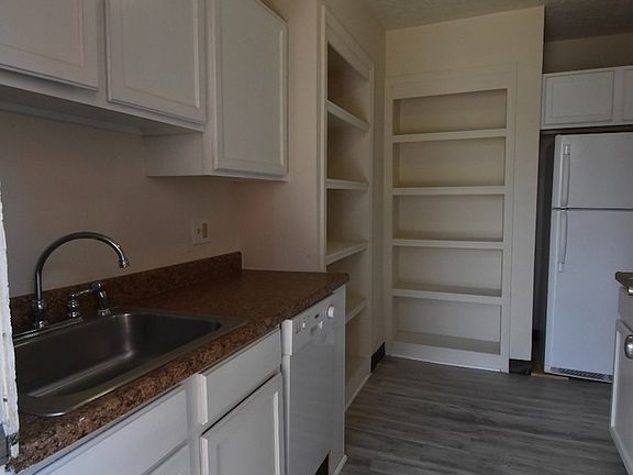 5th image of 106 W 8th Ave APT B