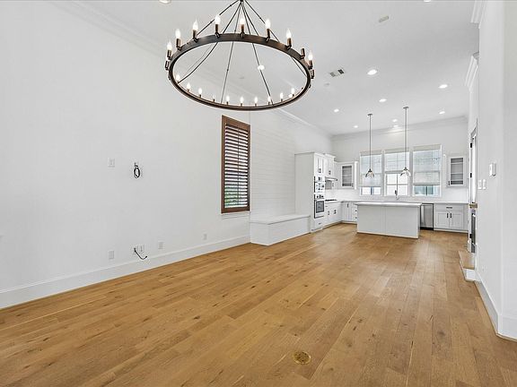 5th image of 2314 Hutchins St