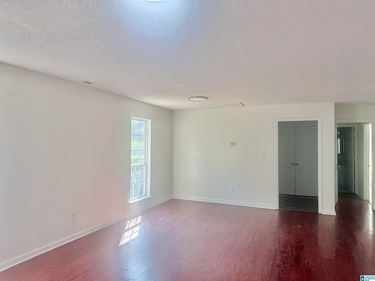 1408 Avenue D — Photo 3