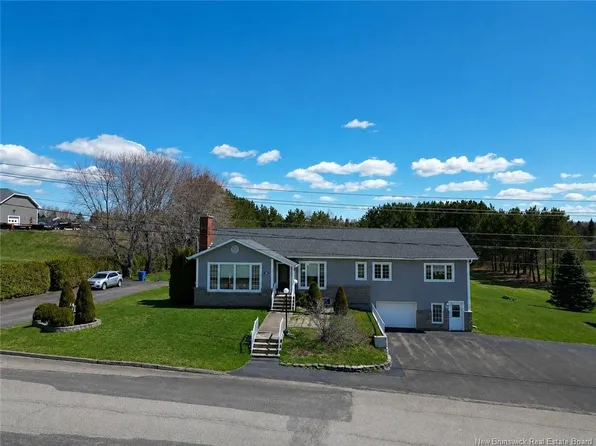 68 Theriault St, Grand Falls, NB E3Y 1B5