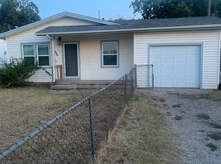 104 Coke St, Tye, TX 79563