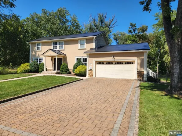 59 Winding Way, Wayne, NJ 07470