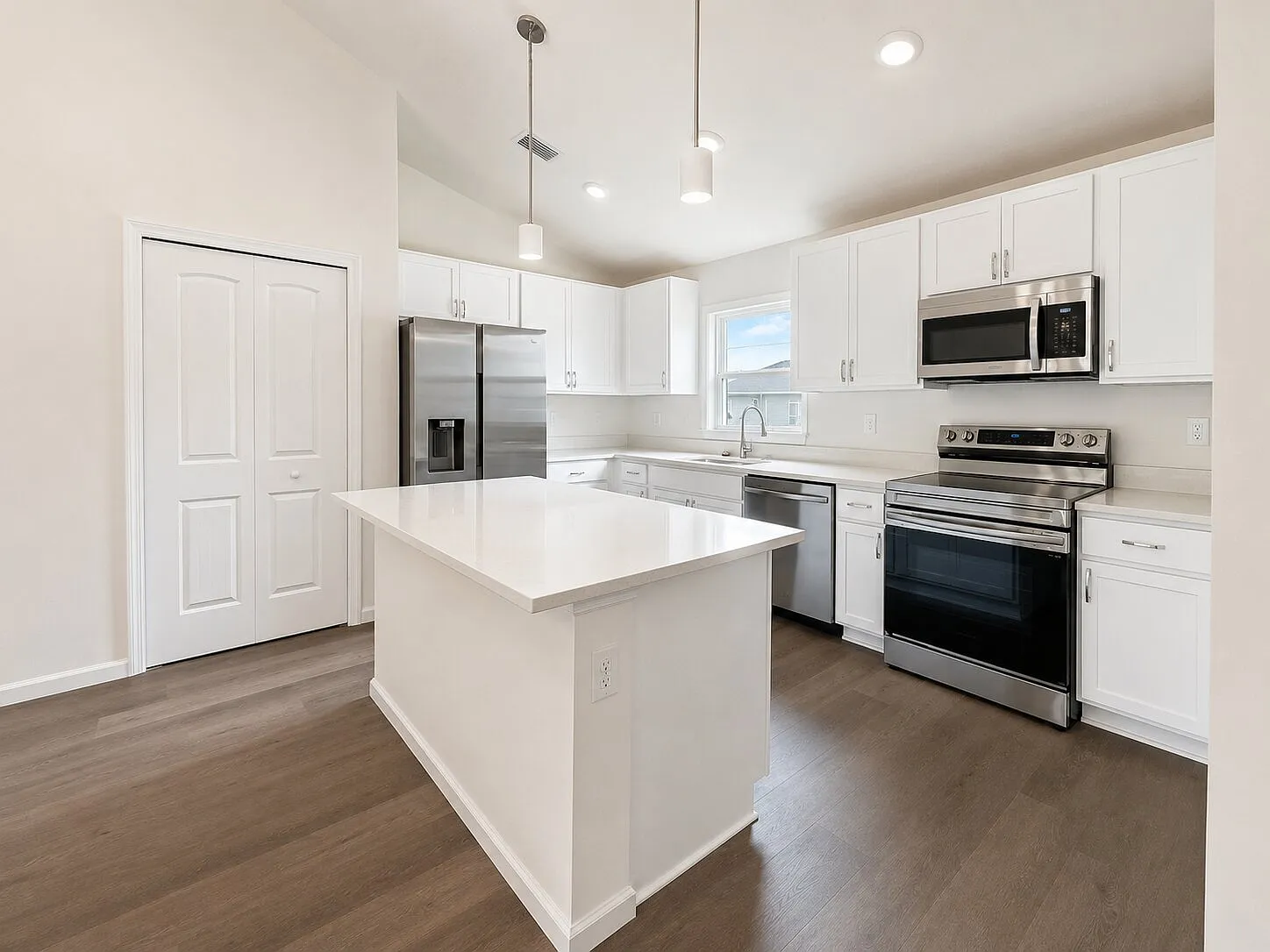 3 bed, 1504 sqft, $2,390 — Photo 4