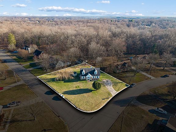 2nd image of 1015 Foxmoor Dr
