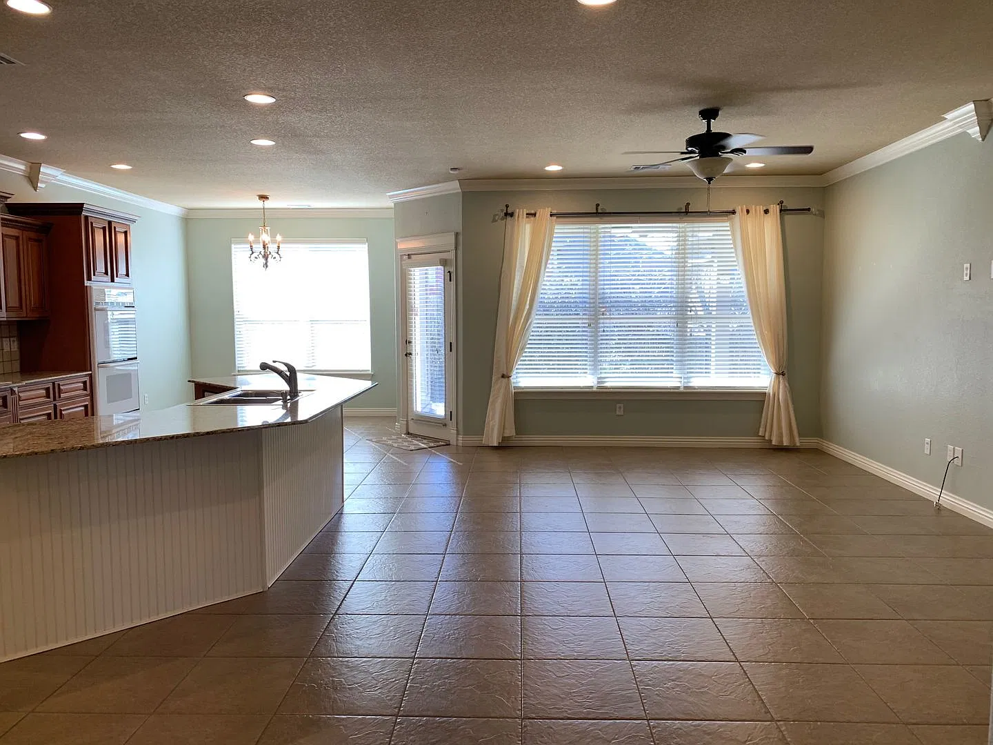 Beautiful 3 Bed, 3 Bath Home in Fort Smith — Photo 4