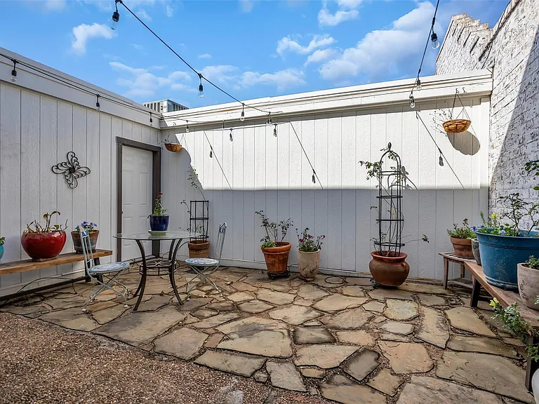 1223 Saxony Ln — Photo 24