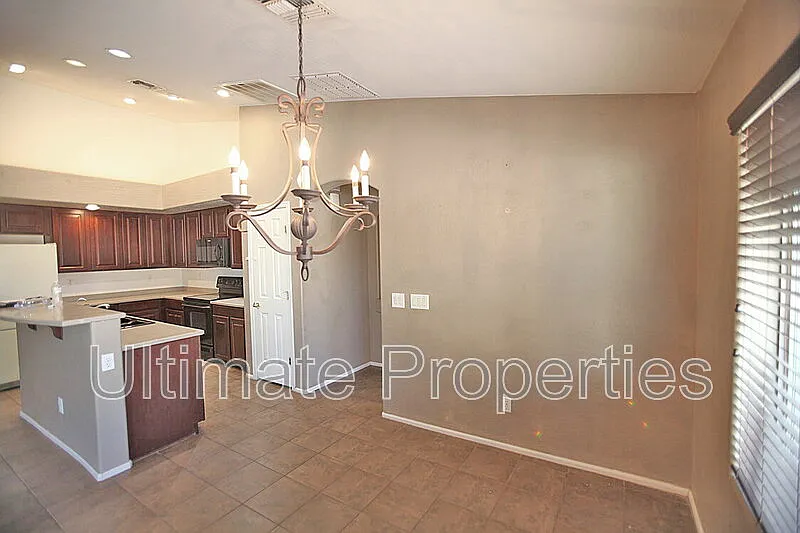 4 bed, 2.0 bath, 1887 sqft, $1,995 — Photo 3