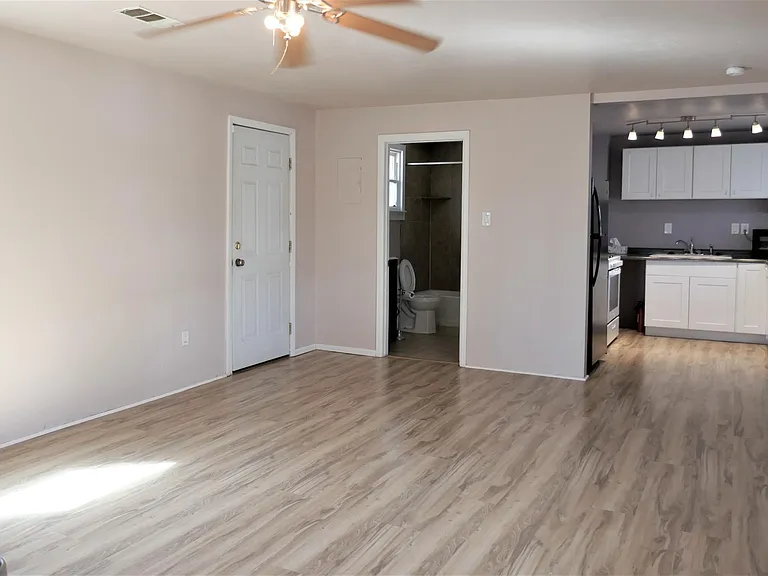 402 W Adams Ave — Photo 5