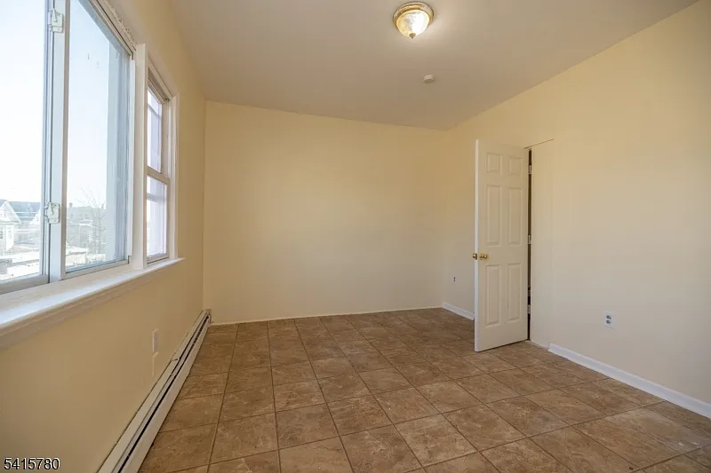 2 bed, 1.0 bath, $1,800 — Photo 4