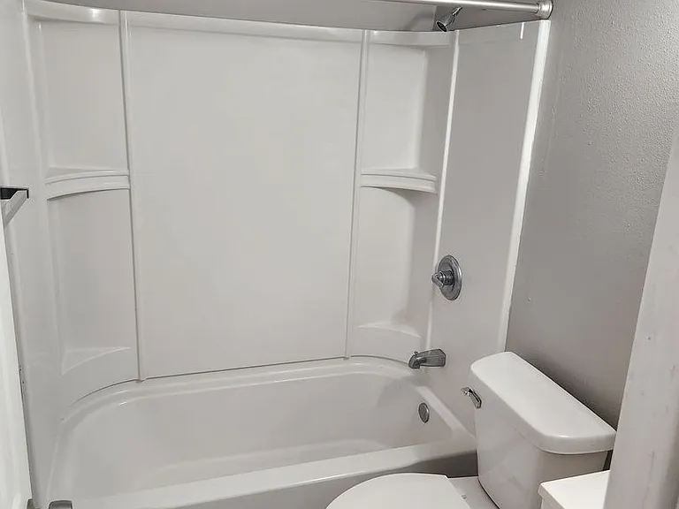 Pleasant Court Apartments — Photo 5