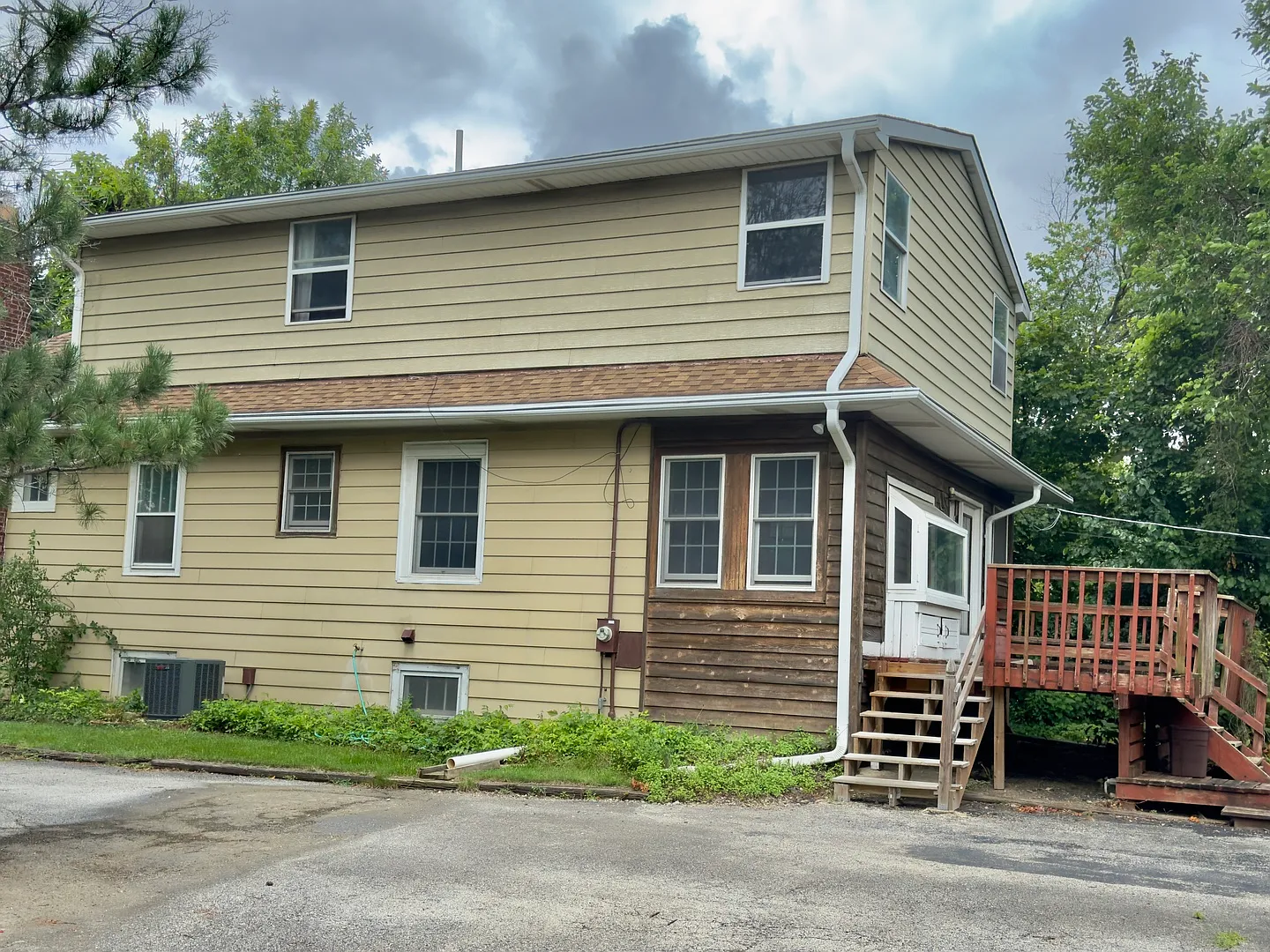 17W515 Hill St photo 1