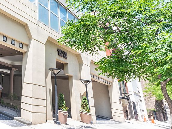 2nd image of 1212 N La Salle Dr #2707/2707