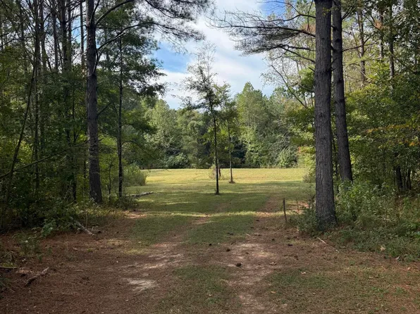 220 Lakewood Dr E, Jackson, TN 38305