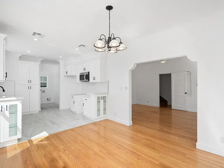 4528 Saint Elmo Dr — Photo 6