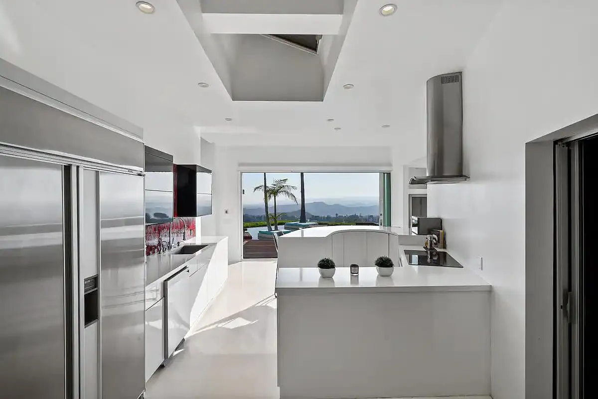 4 bed, 4.5 bath, 3429 sqft, $40,000 — Photo 4