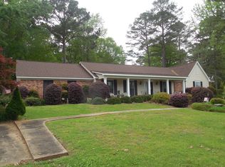 215 Veterans Memorial Dr, Kosciusko, MS 39090