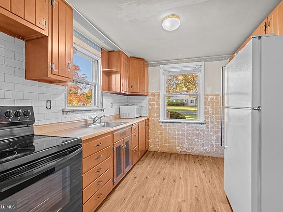 5th image of 301 Greenwood Rd