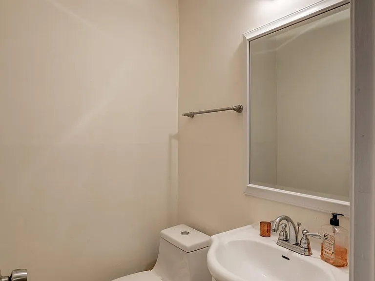 7525 Cayuga Ave — Photo 21
