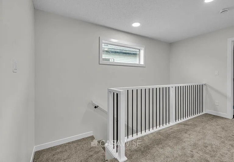 1071 Berg Pl — Photo 12