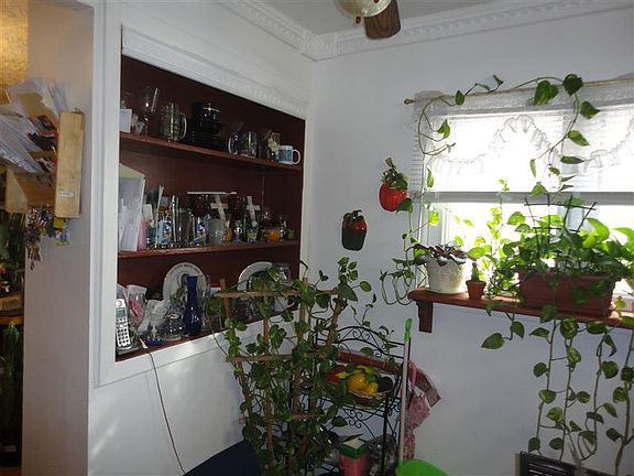 4th image of 432 Castle Hill Ave