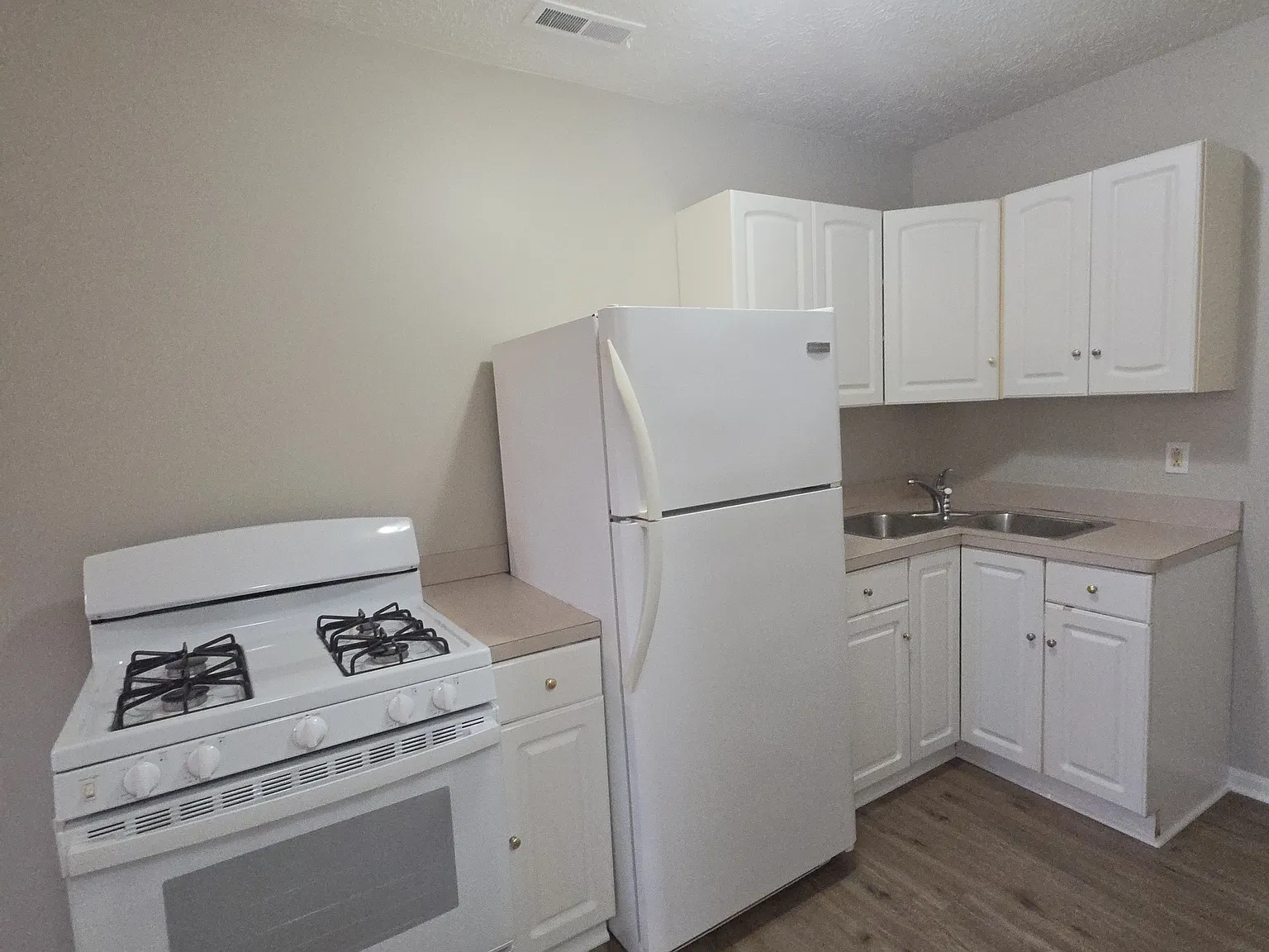 1 bed, 450 sqft, $695 — Photo 3