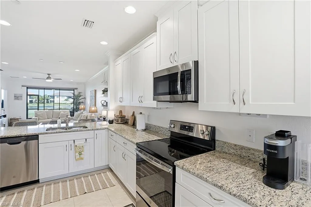 2 bed, 2.0 bath, 1632 sqft, $8,200 — Photo 3