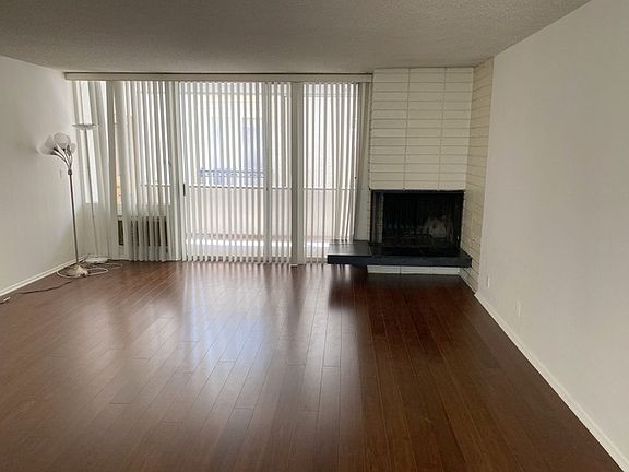 5th image of 11946 Montana Ave