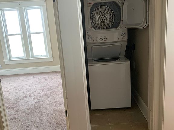 Washer/Dryer included