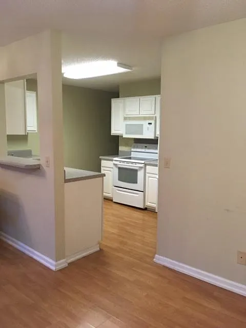 3 bed, 2.5 bath, 1182 sqft, $1,300 — Photo 4